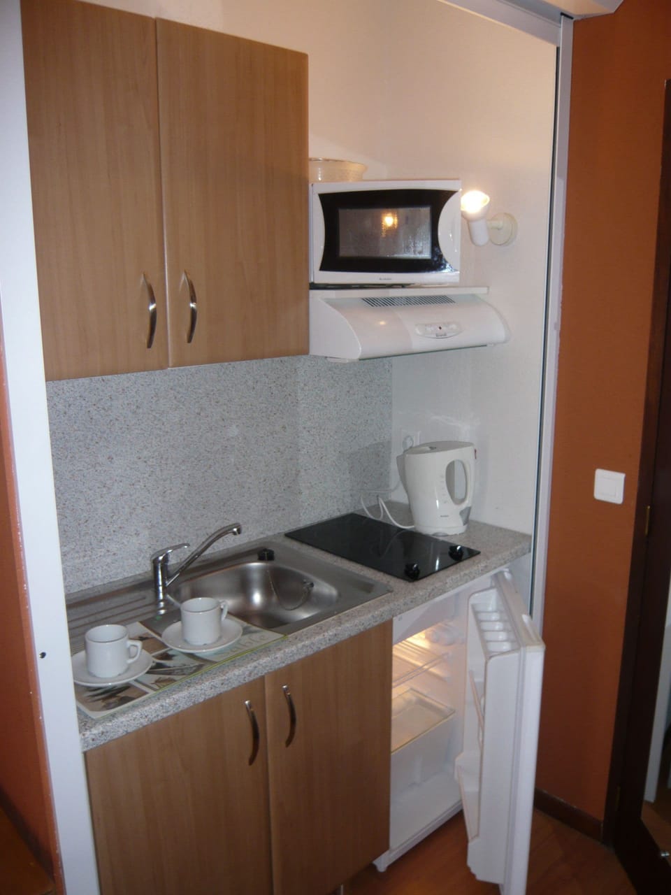 Double Room, floor, pool side (Kitchenette on request with extra fees) | Individually decorated, individually furnished, desk, laptop workspace
