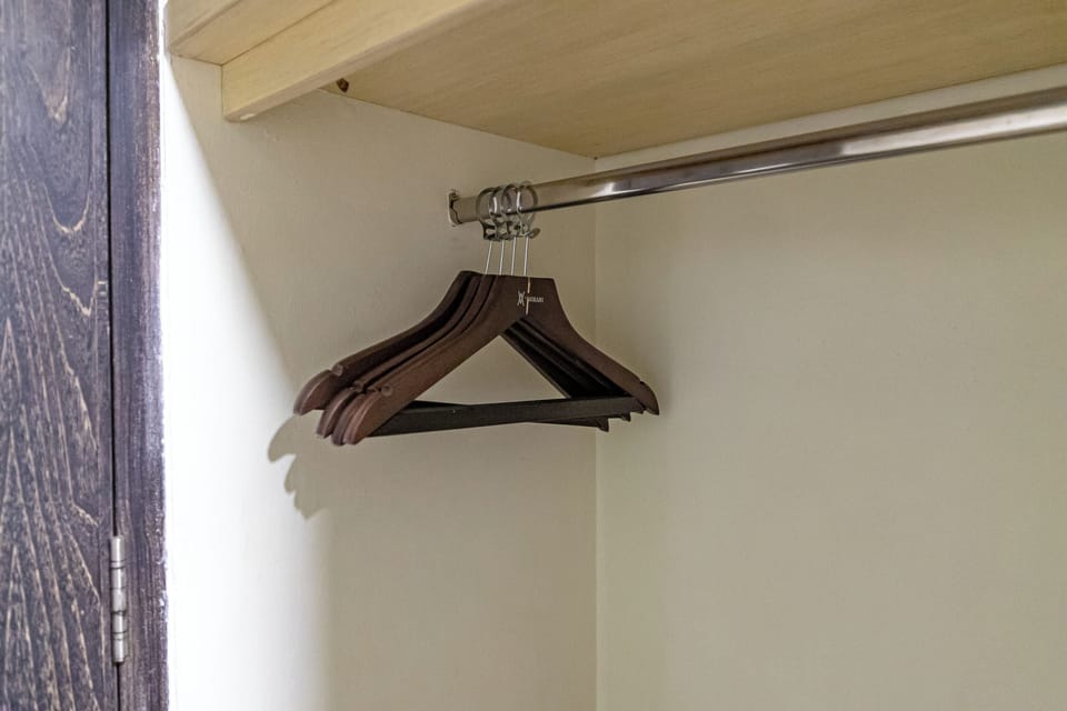 Classic Room | Bathroom | Free toiletries, hair dryer, towels, soap