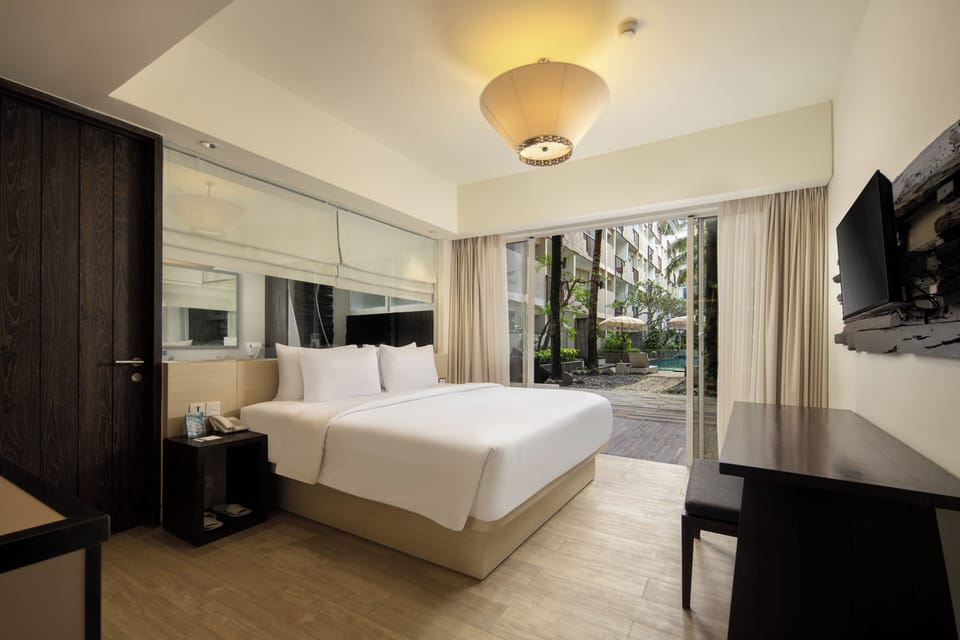 Premier Pool View | Minibar, in-room safe, desk, blackout drapes