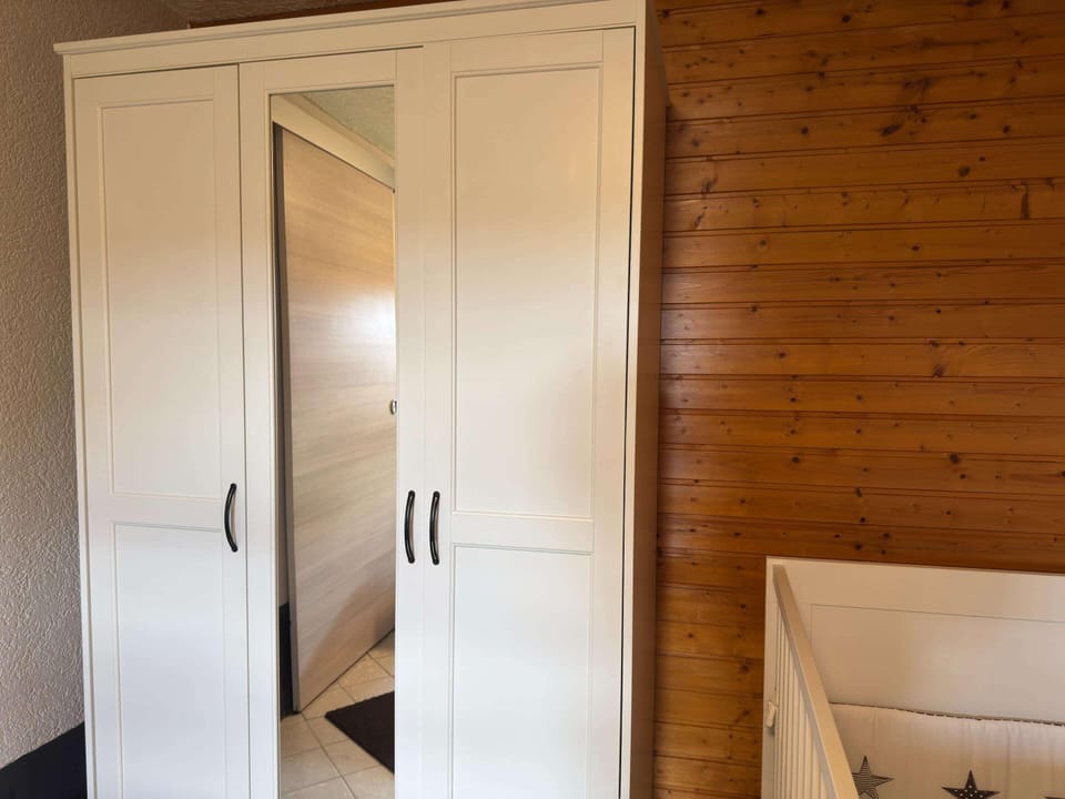 House | 1 bedroom, individually furnished, bed sheets