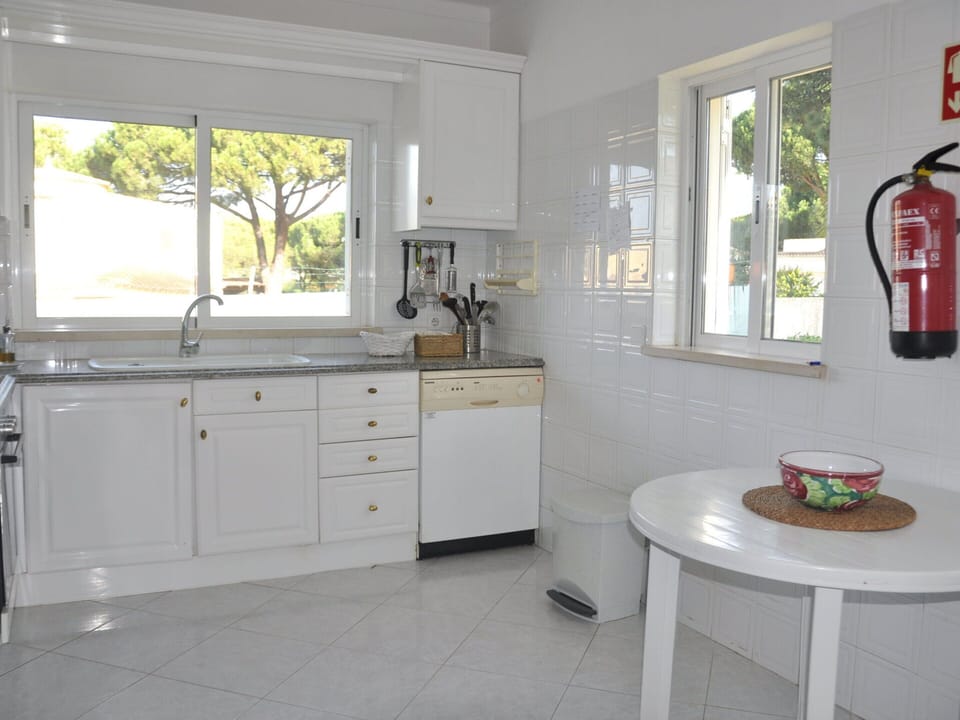 House | Private kitchen | Stovetop, coffee/tea maker