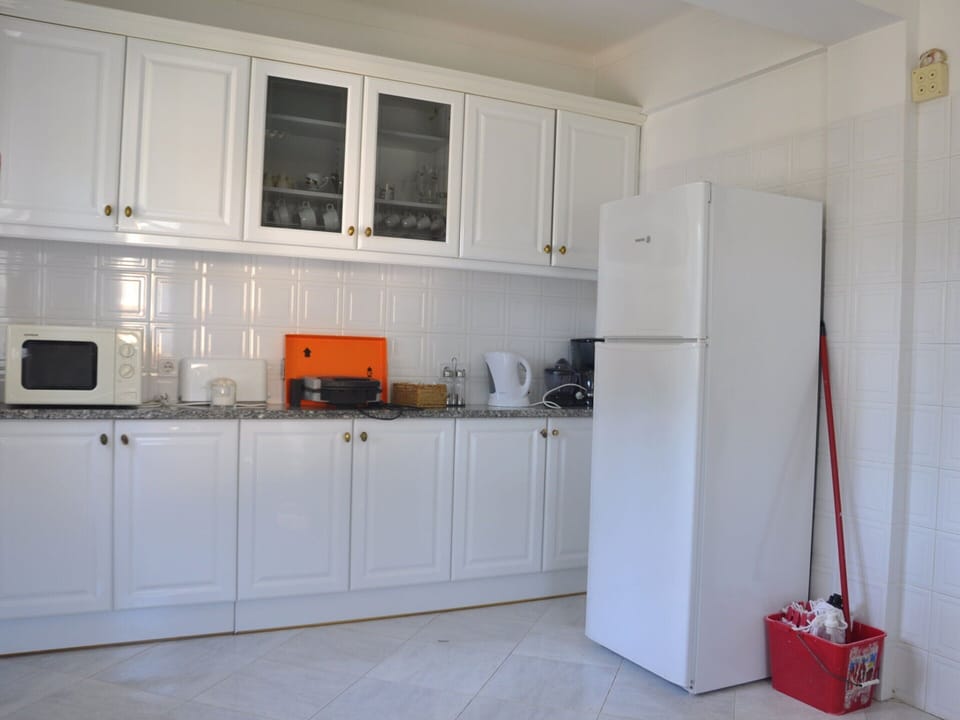 House | Private kitchen | Stovetop, coffee/tea maker