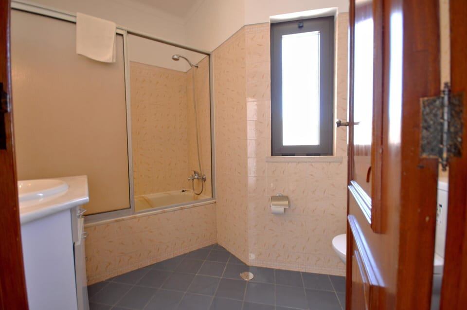 Villa in Typical Portuguese Style, Quiet Area of Vilamoura With Private Pool Villa in Quarteira