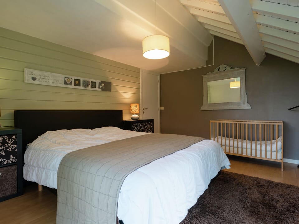 Cozy Cottage with Hot Tub, Sauna, Hammam House in Belgium