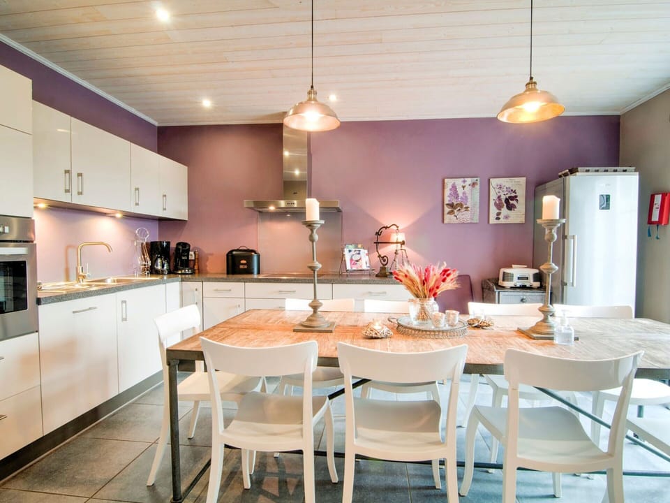 House | Private kitchen | Highchair, cookware/dishes/utensils