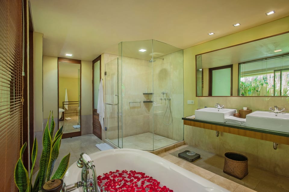 xxxSuperior Double or Twin Room | Bathroom | Separate tub and shower, deep soaking tub, free toiletries, hair dryer