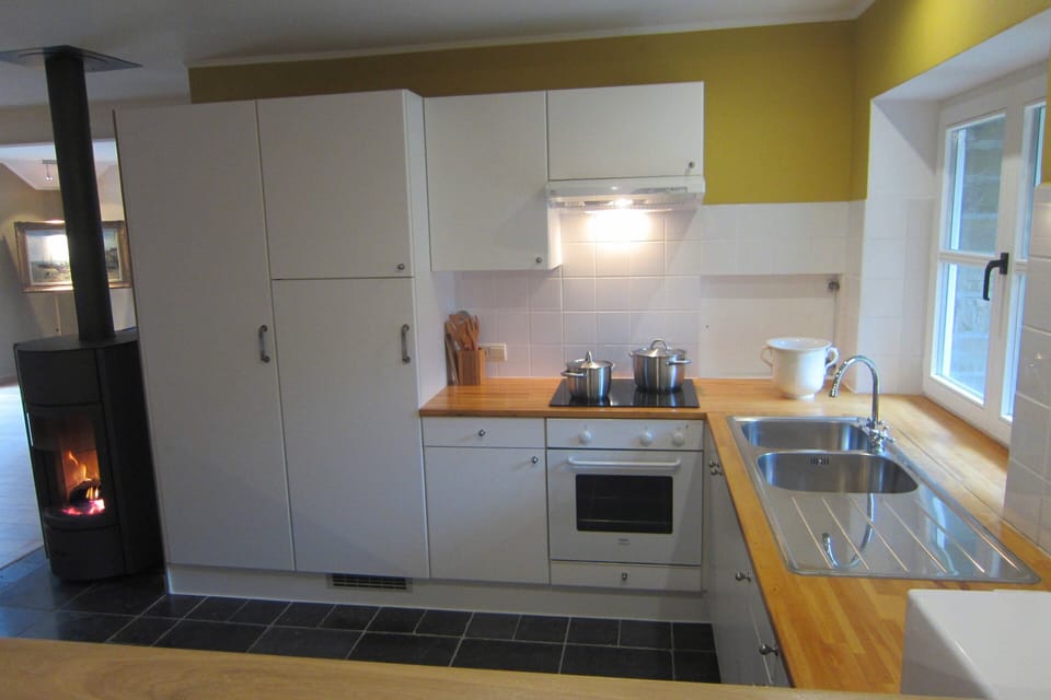 House | Private kitchen | Stovetop, highchair