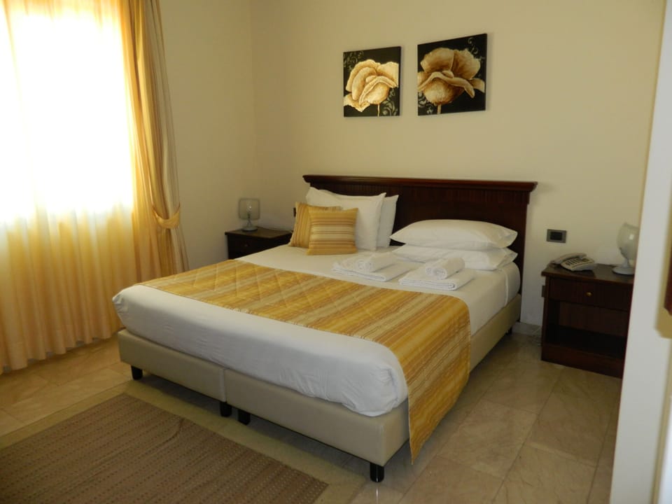 Standard Double Room Single Use | Premium bedding, minibar, in-room safe, desk