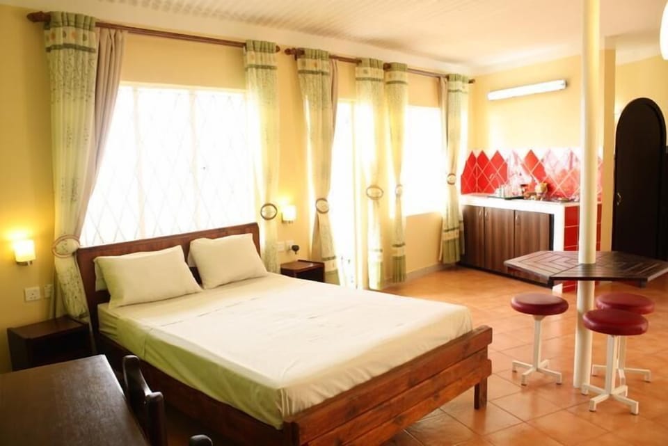 Studio | Minibar, desk, WiFi (free)