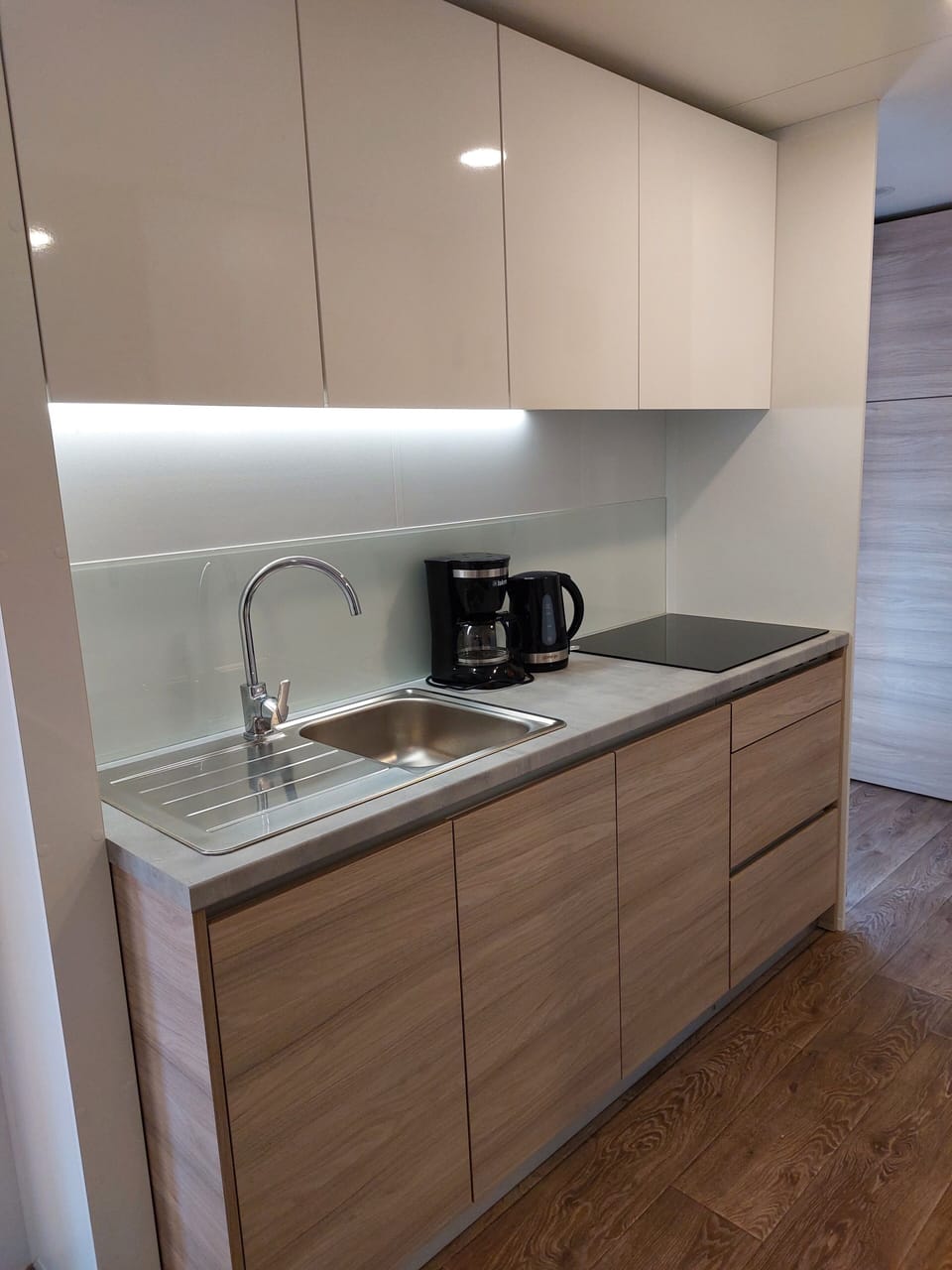 Deluxe Mobile Home, Sea View | Private kitchen | Fridge, microwave, stovetop, electric kettle