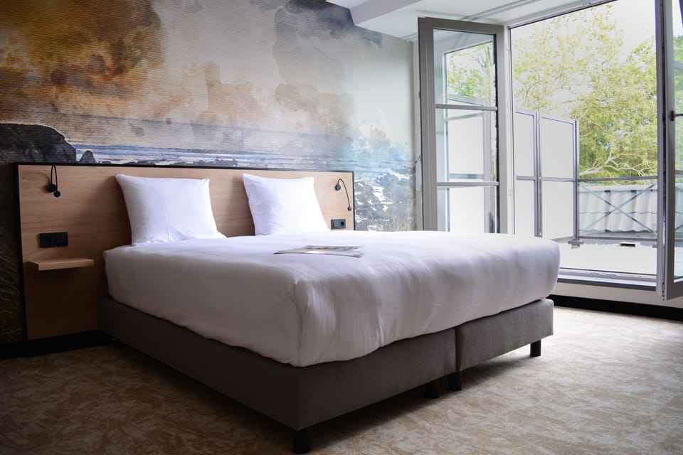 Suite | In-room safe, desk, free WiFi, bed sheets