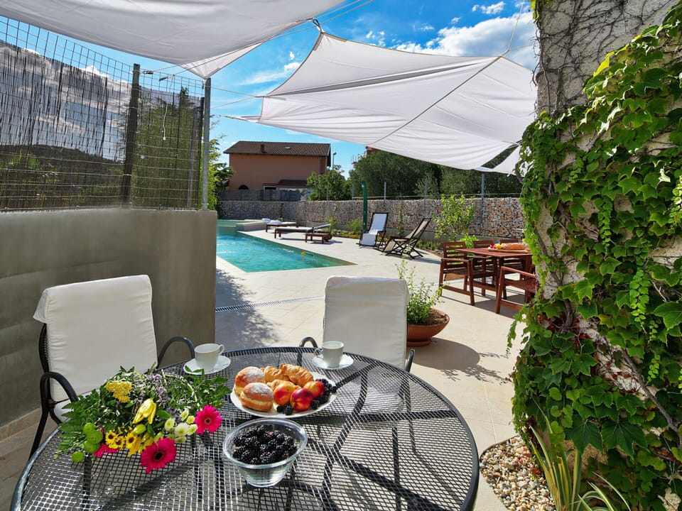 Villa | Pool | Indoor pool, outdoor pool