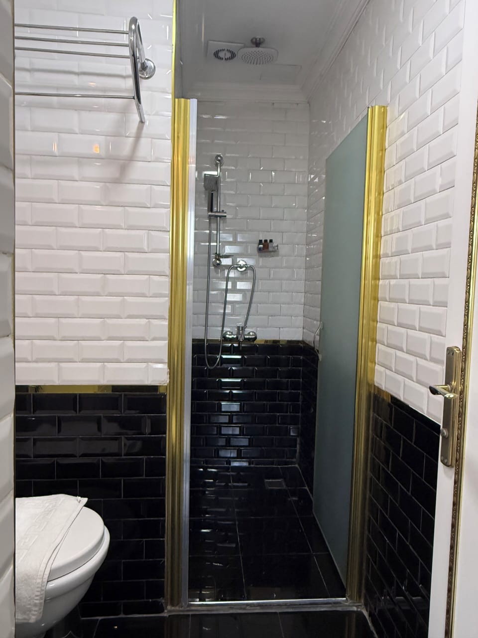 Design Double Room | Bathroom | Shower, free toiletries, hair dryer, bathrobes