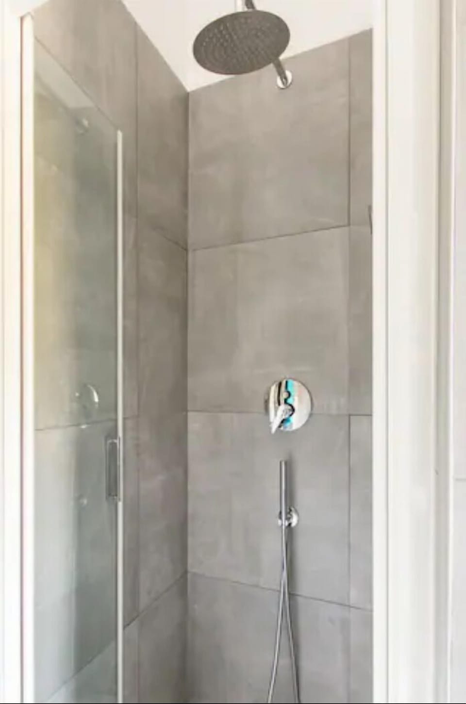 Deluxe Double Room (Yellow) | Bathroom | Shower, rainfall showerhead, hair dryer, bathrobes