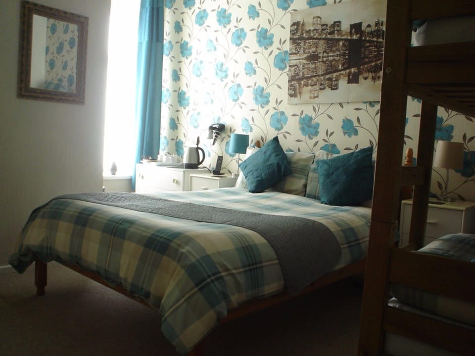 Iron/ironing board, free WiFi, bed sheets