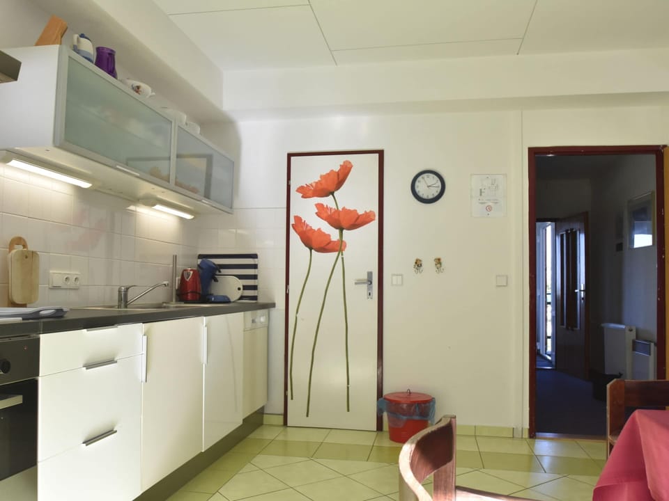 Bungalow | Private kitchen | Stovetop, highchair