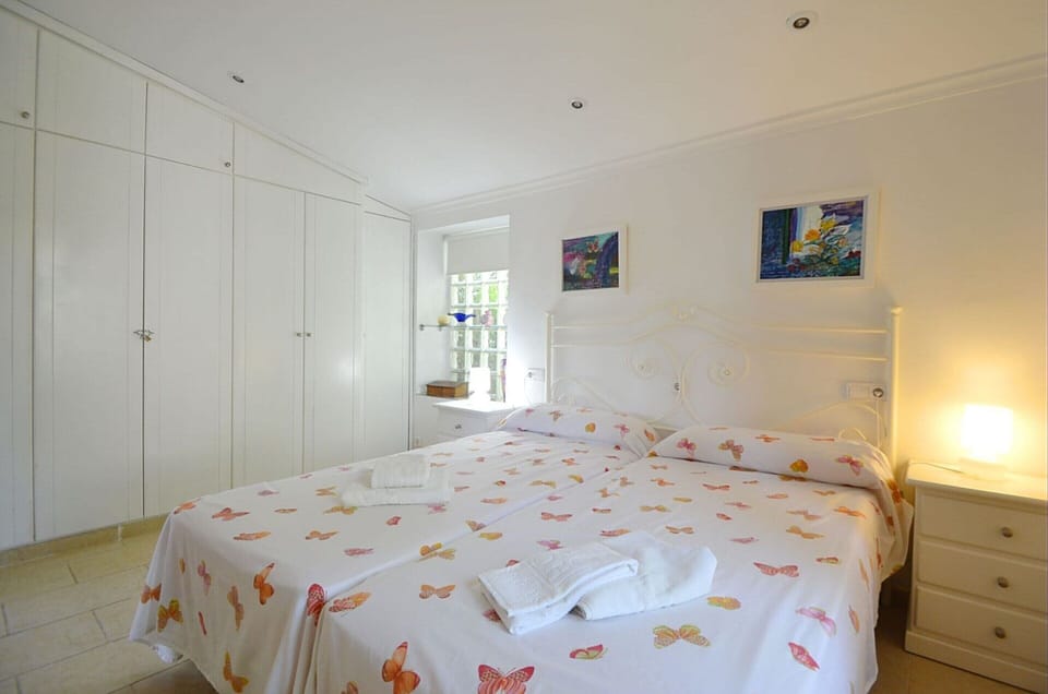House | 3 bedrooms, individually furnished, bed sheets