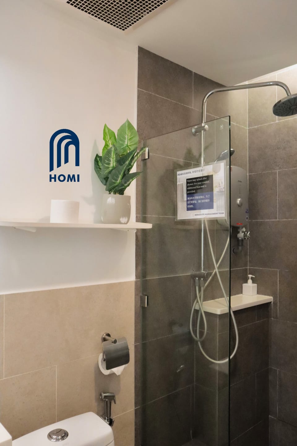 Standard Double Room JIA#308 | Bathroom | Shower, hydromassage showerhead, free toiletries, hair dryer