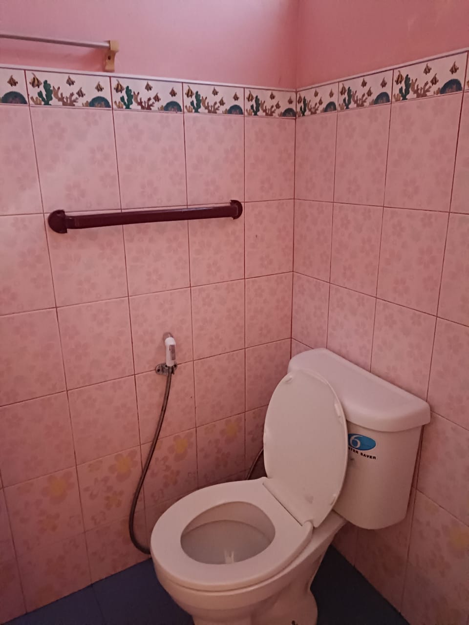 Standard Double Room | Bathroom | Shower, free toiletries, towels, soap