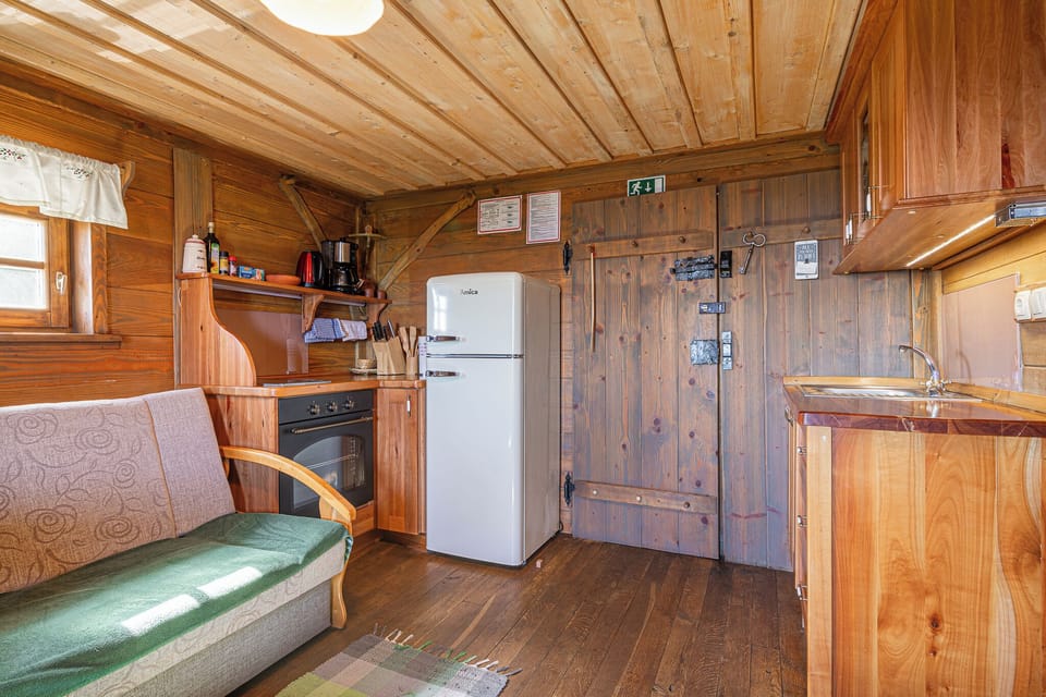 House, 2 Bedrooms | Living room | Flat-screen TV
