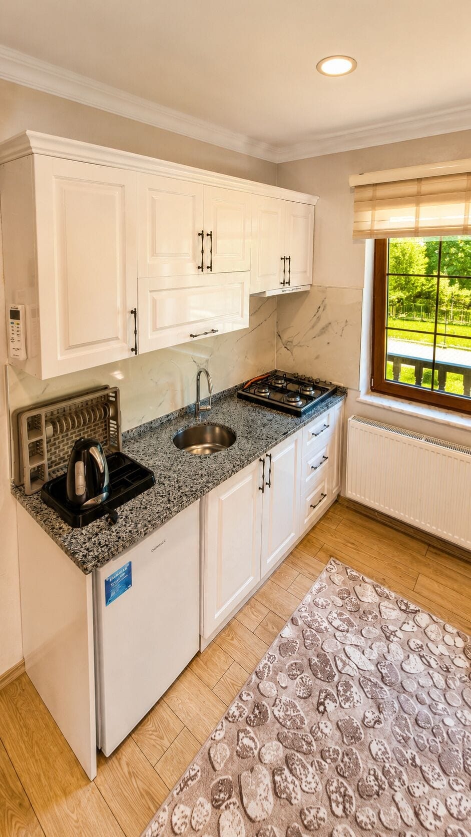 Family Bungalow | Private kitchen | Fridge, stovetop, electric kettle, highchair