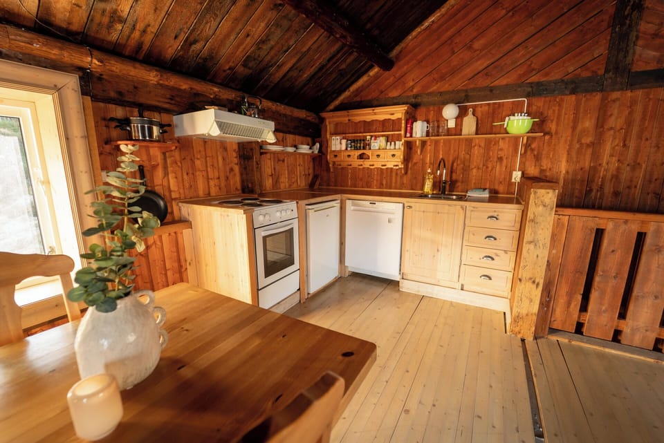 Historic Apartment | Private kitchen | Mini-fridge, highchair