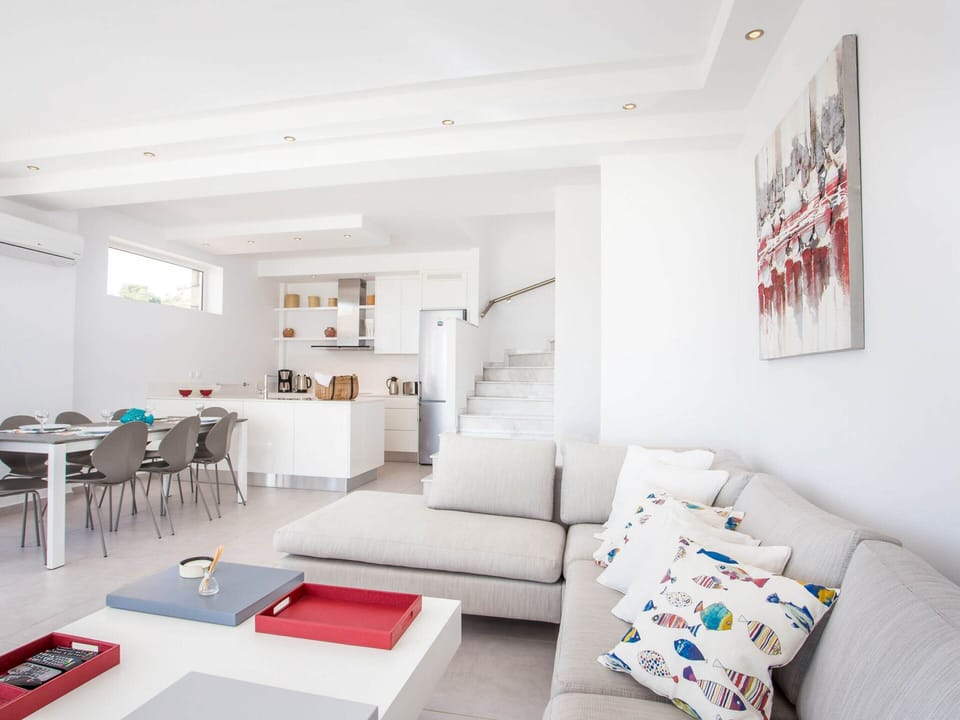 Villa | Private kitchen | Microwave, stovetop, dishwasher, highchair