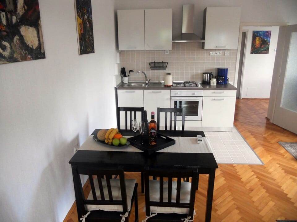 Apartment | Private kitchen | Electric kettle, cookware/dishes/utensils