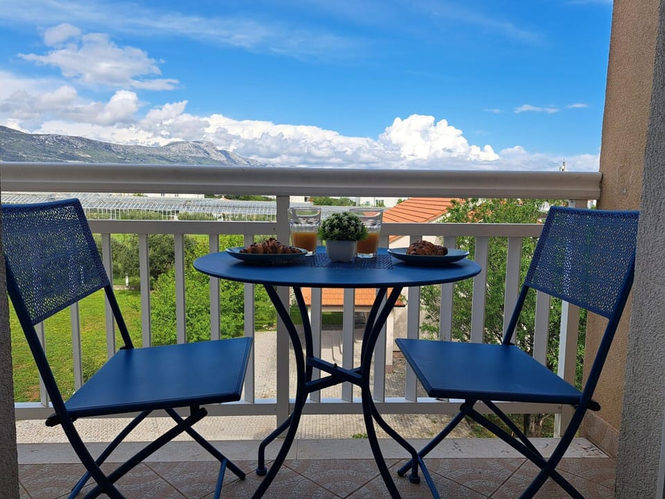 Apartment | Dining