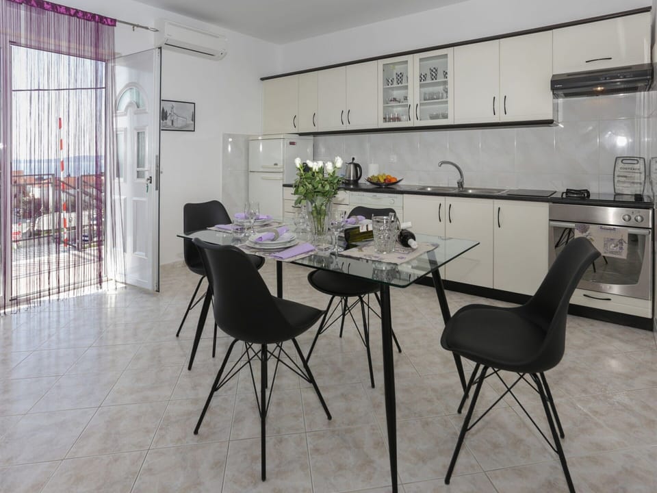 Apartment | Dining