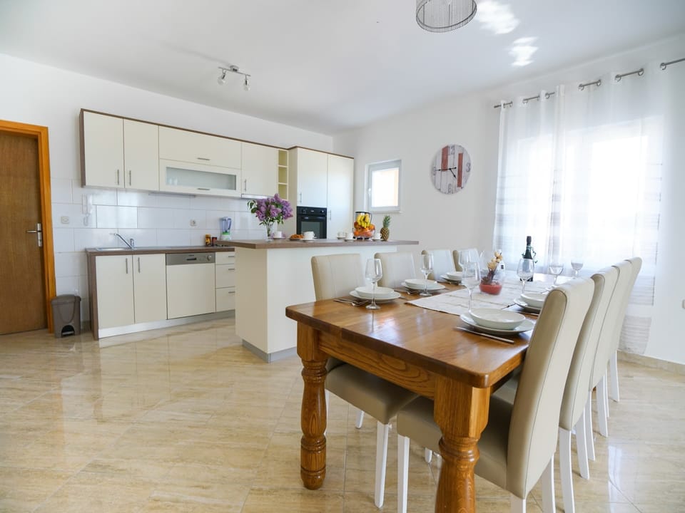 House | Dining