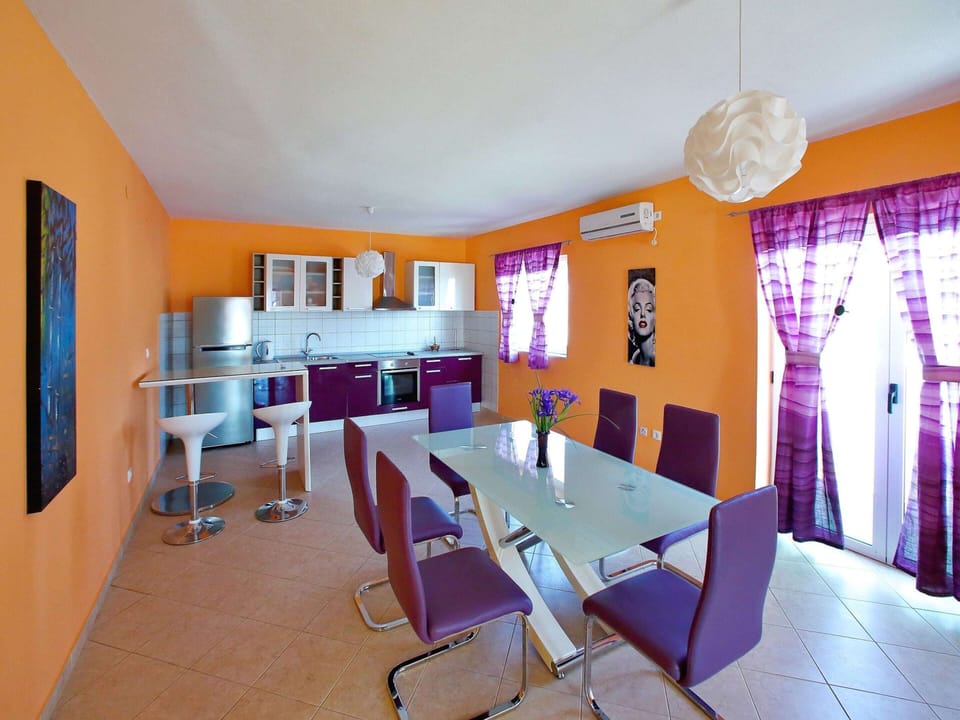 Apartment | Dining