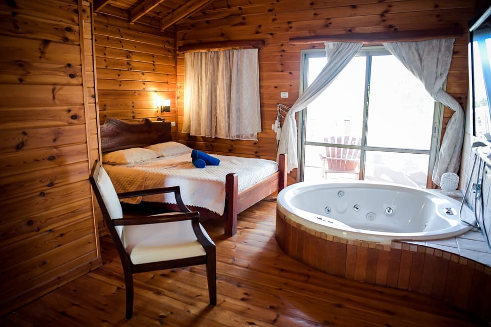 Chalet, Valley View | Desk, soundproofing, free WiFi, bed sheets