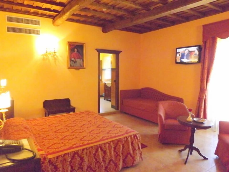 Deluxe Double Room | Premium bedding, minibar, in-room safe, individually furnished