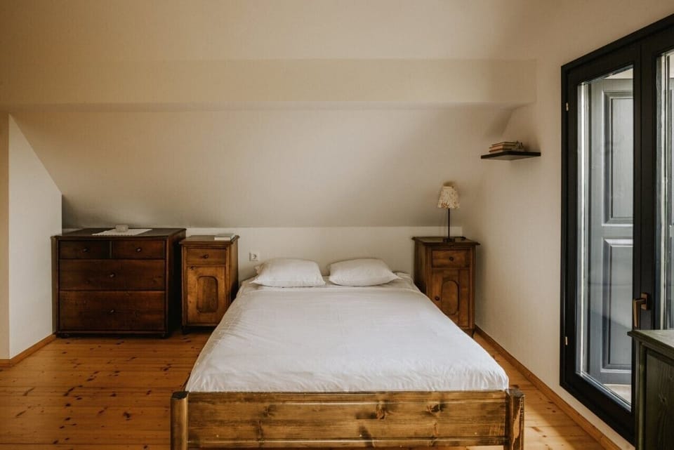 Vineyard cottage Zdolšek House in Slovenia