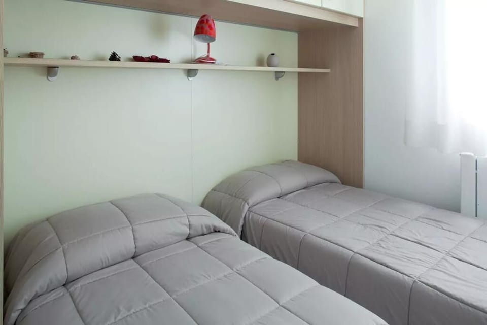 Duplex, 2 Bedrooms | Iron/ironing board, free WiFi, bed sheets