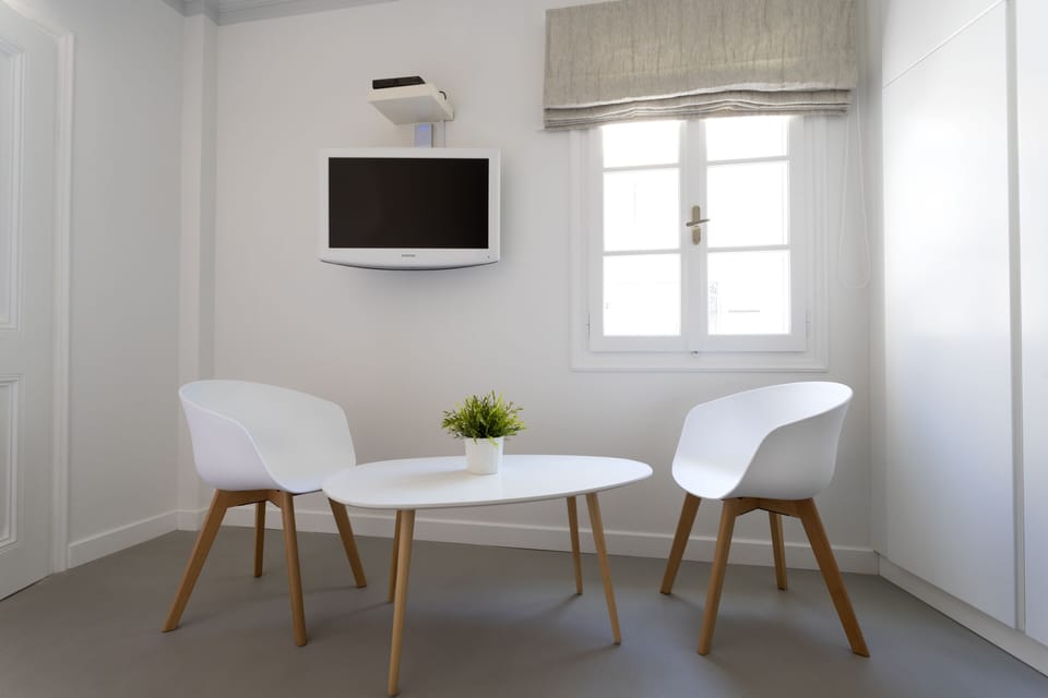 Deluxe Double or Twin Room | Living area | Flat-screen TV