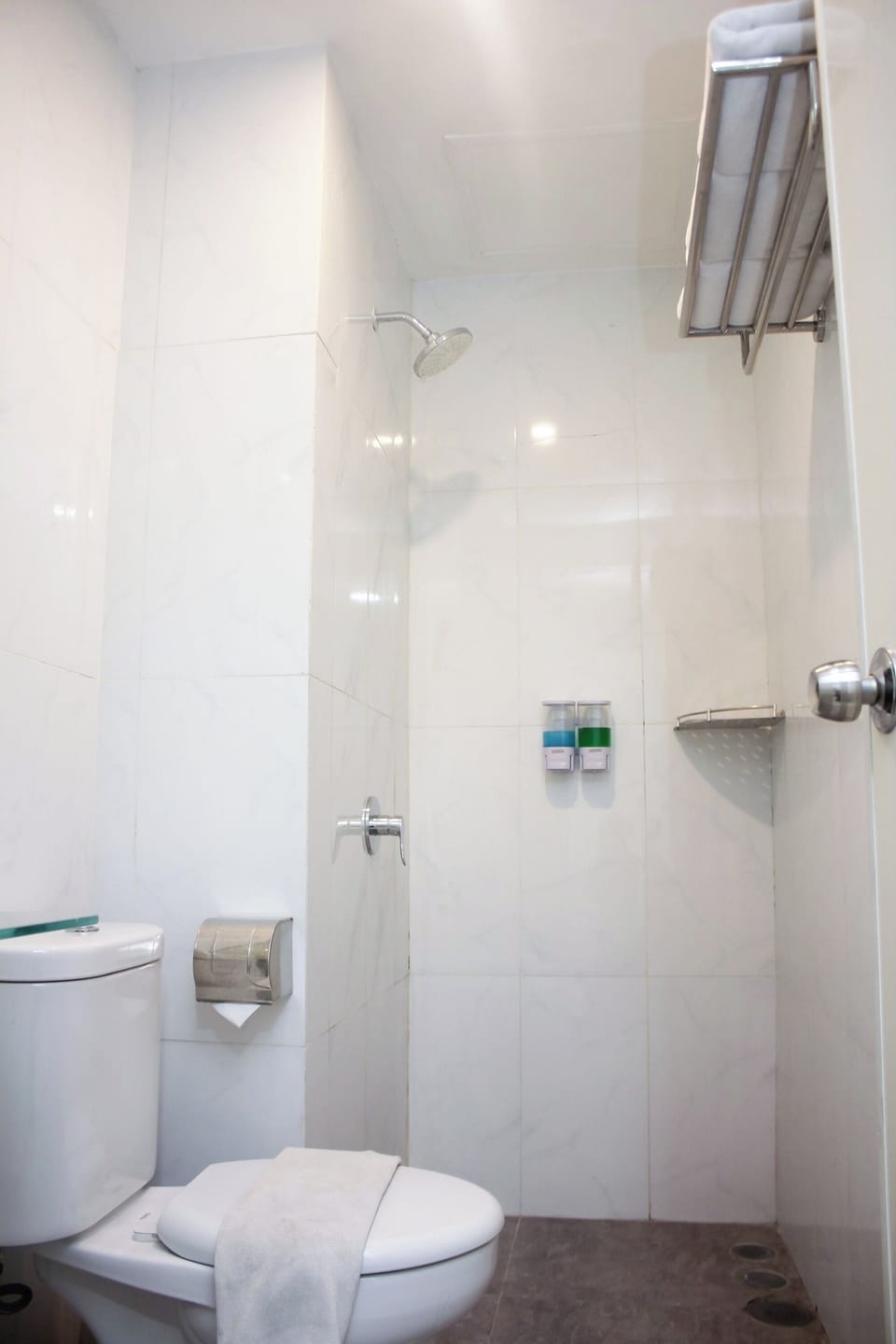 Family 2 Bedrooms | Bathroom | Shower, rainfall showerhead, free toiletries, hair dryer