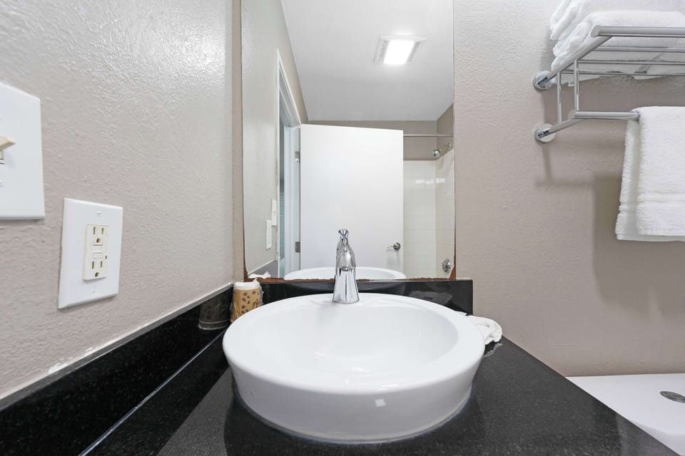 Combined shower/tub, towels, soap, shampoo