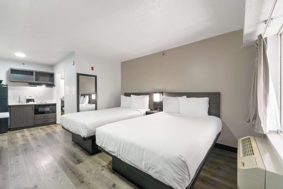Premium bedding, laptop workspace, iron/ironing board, WiFi (free)