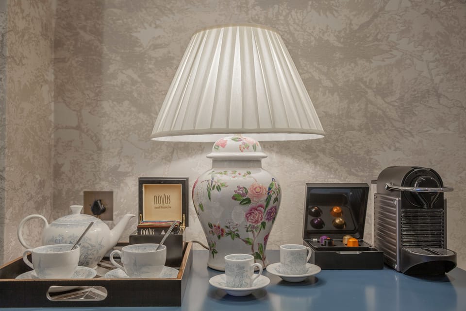 Suite (Georgian Suite) | Living area | 41-inch flat-screen TV with digital channels