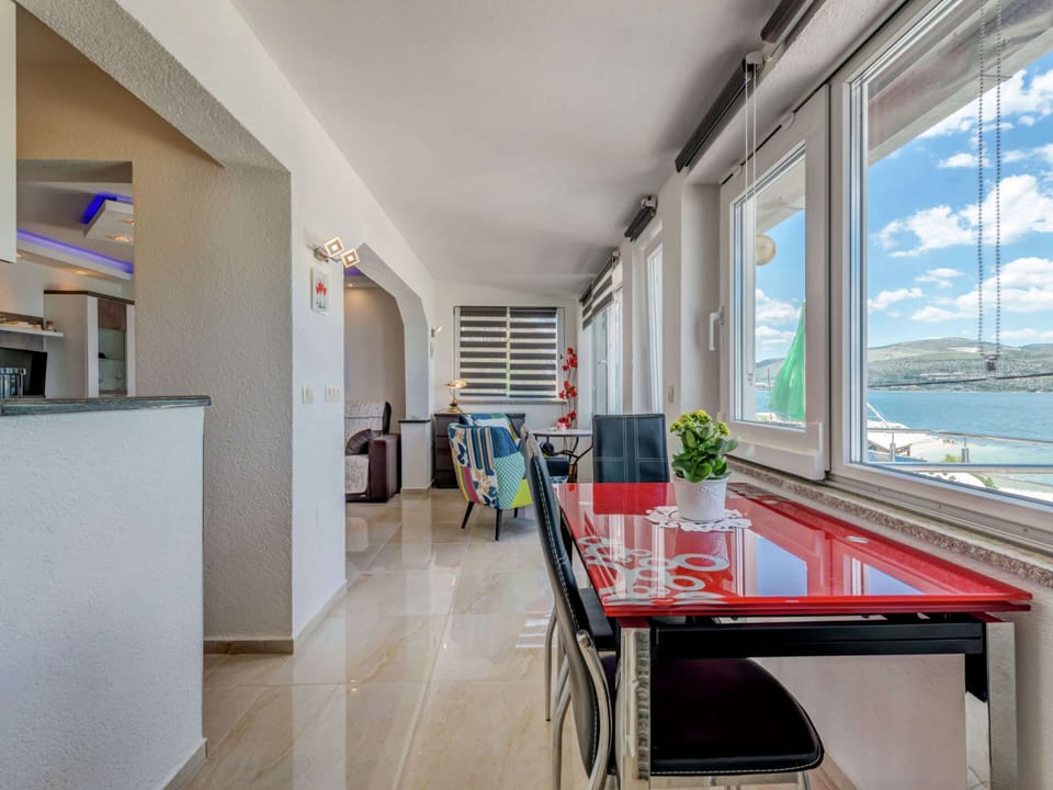 House | Dining