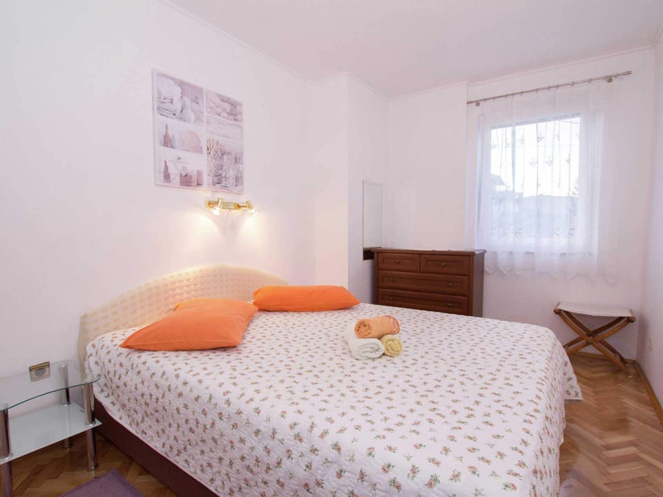 Apartment | 2 bedrooms, individually furnished, bed sheets