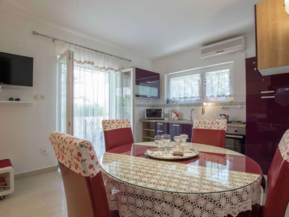 Apartment | Dining