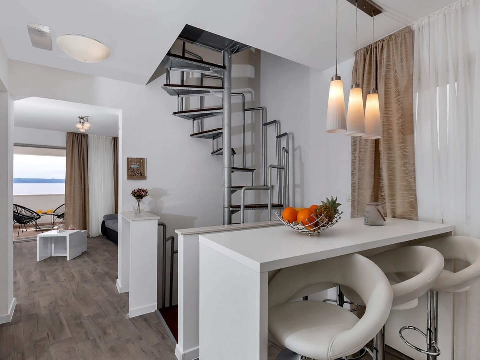 Villa | Dining