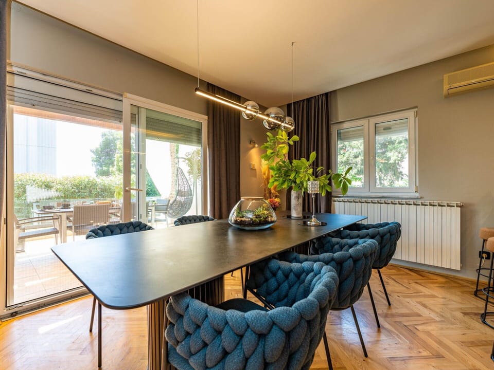 Villa | Dining
