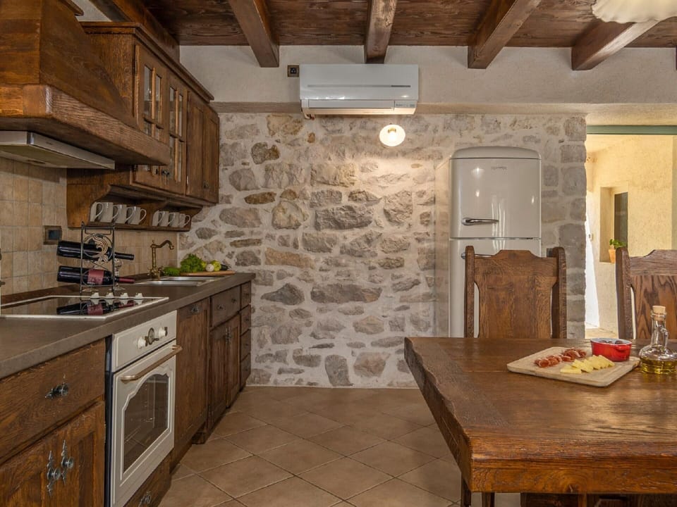 Villa | Private kitchen | Cookware/dishes/utensils