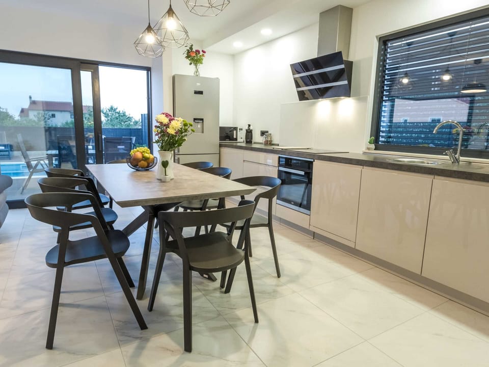 Villa | Dining