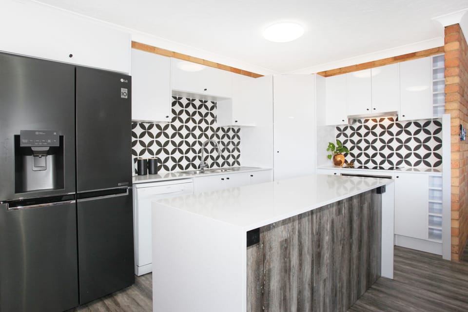 Apartment, 2 Bedrooms | Private kitchen | Full-size fridge, microwave, oven, stovetop