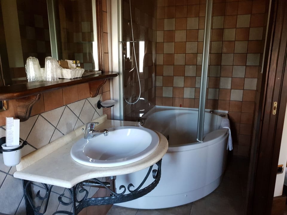 Suite, Jetted Tub | Bathroom | Free toiletries, hair dryer, slippers, bidet